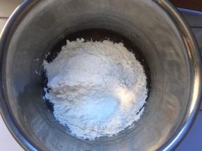 加入中筋面粉