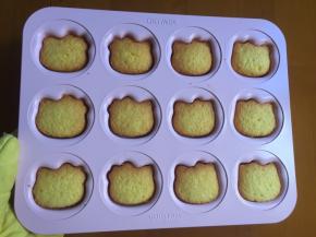 出炉趁热脱模，放烤网上晾凉