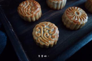 我是出炉冷却后就照的，回油以后颜色更加好看