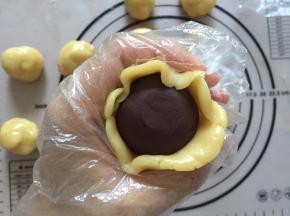 用虎口向上慢慢推，然后封口就可以了
