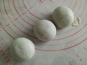 收口向下，稍微弄椭圆一点