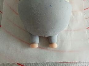 把步骤17的小圆柱粘上