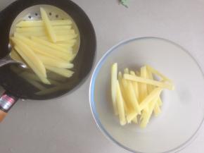 捞起来沥干水分，放凉