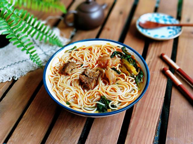 豚骨番茄牛肉面