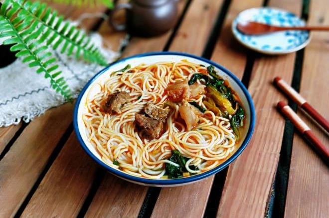 豚骨番茄牛肉面