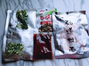 打开包装，配菜齐全。