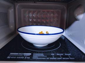 放入微波炉加入40秒。