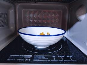 放入微波炉加入40秒。