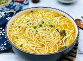 烈日炎炎，再空调房间久了，需要这碗够味儿的面面！