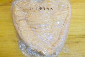 用保鲜膜包起来，反着放入冰箱冷藏，