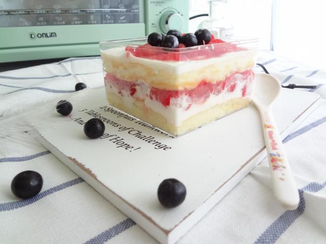 西瓜蓝莓酸奶蛋糕盒子