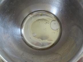 加入称好的玉米油