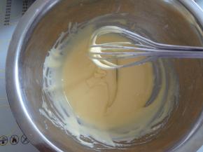 混合好的蛋黄糊细腻顺滑就可以了