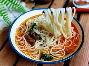 他已经开动了！