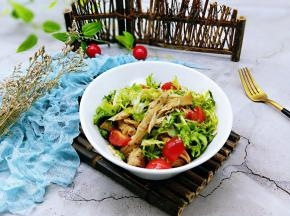 放入沙拉碗中，即可食用。