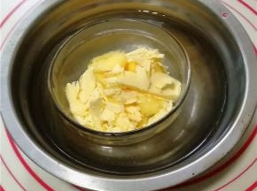 黄油隔热水融化