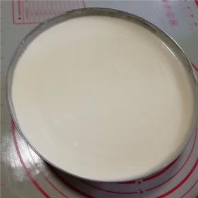 充分搅拌均匀，慕斯液就完成啦。