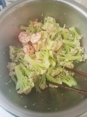 十分钟后，加一下味精，翻拌均匀。