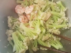 十分钟后，加一下味精，翻拌均匀。