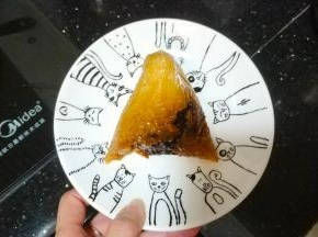 去掉粽叶，放入碟子里