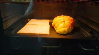 放入烤箱180度8分钟