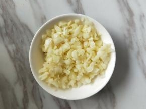 蒜切粒。