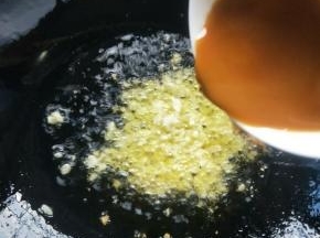 加入料汁。