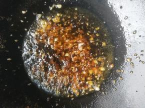 小火搅拌至烧开。