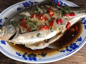 再撒上葱花、淋上香油即可