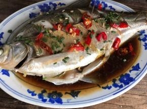 再撒上葱花、淋上香油即可