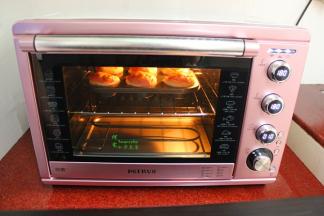 烤箱预热，180度，上下火，中层，16分钟，烤至金黄色即可。