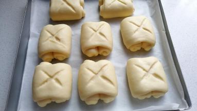 发酵好的面包卷体积明显增大，拿在手上有轻飘飘的感觉。