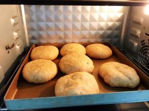 二发完成后，放入预热好的烤箱中层160度上下火烤18分钟左右