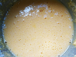 用电动打蛋器搅拌均匀