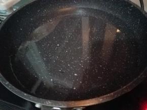 准备一锅清水。