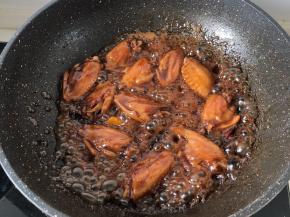 大火烧开小火焖15分钟左右，小火炖至汤汁浓稠