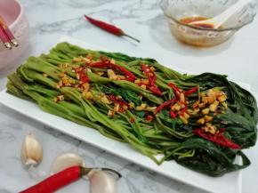 等吃时再搅拌均匀，即可食用。调料的多少有空心菜的食材多少来决定，调料这也可以自己随意