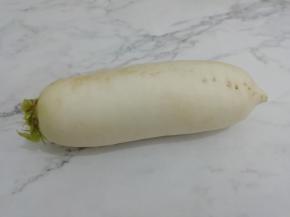 准备白萝卜一个
