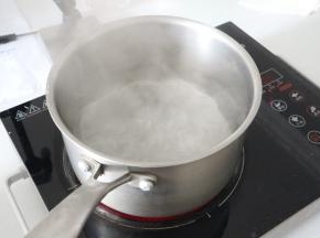 珍珠做好后，我们烧一锅热水