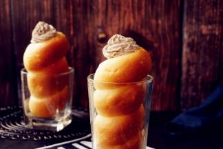 最后挤入到面包筒里即可