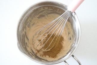 继续加入伯爵红茶粉搅拌均匀