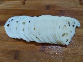 藕片去皮洗净切片