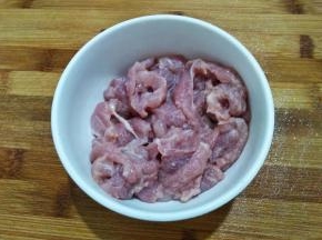 抓匀腌制5分钟