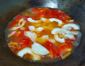 放入黄瓜片煮至黄瓜变透明