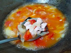 来张特写，肉片煮一分钟。