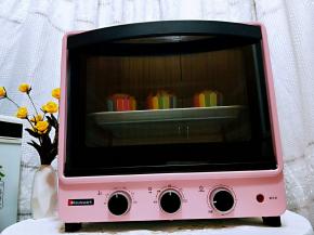 此时将烤箱150度预热5分钟。