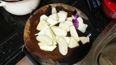 茄子切块（最好削皮）