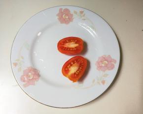 樱桃番茄一切为二