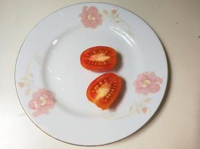 樱桃番茄一切为二