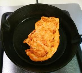 翻面再煎至金黄